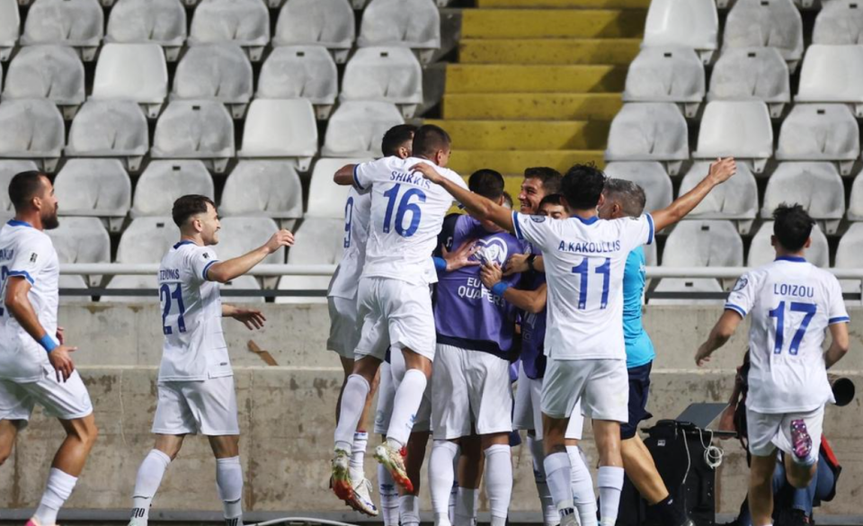 后卫首发出 后卫首发出